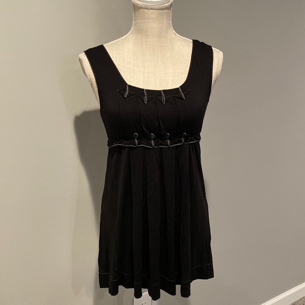 Max Studio Tank Size: M